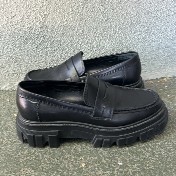 Marc Fisher Lug Sole Loafers Chunky Sole Preppy Officecore Sz 9 - Picture 6 of 9